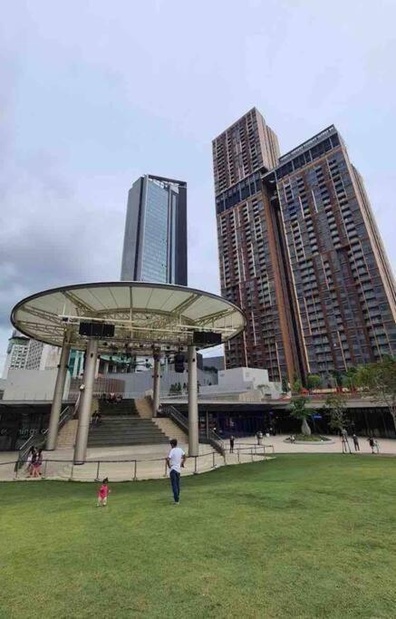 Appartamento Infinity Pool/ Lucentia Bbcc, Near Lalaport, Pnb118, Klcc Kuala Lumpur Esterno foto