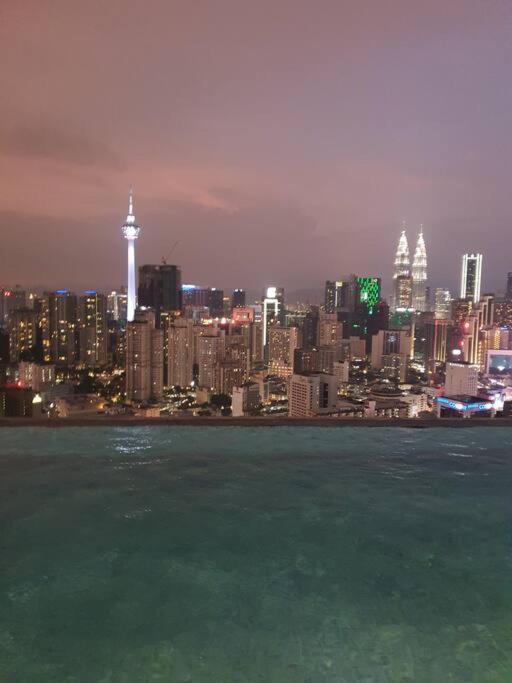 Appartamento Infinity Pool/ Lucentia Bbcc, Near Lalaport, Pnb118, Klcc Kuala Lumpur Esterno foto