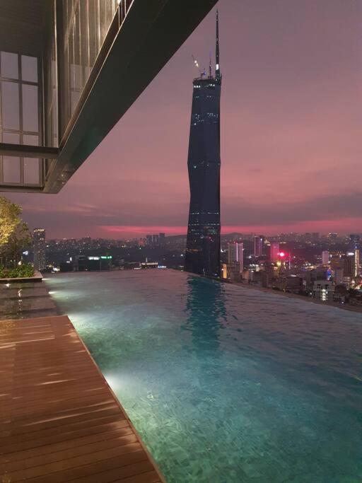 Appartamento Infinity Pool/ Lucentia Bbcc, Near Lalaport, Pnb118, Klcc Kuala Lumpur Esterno foto